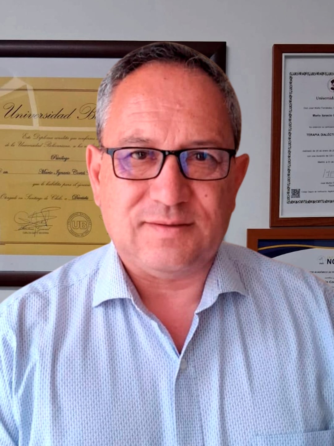 Mario Ignacio Cortés Espinoza en su consulta, Psicólogo Clínico · Hipnoterapeuta · Master Reiki