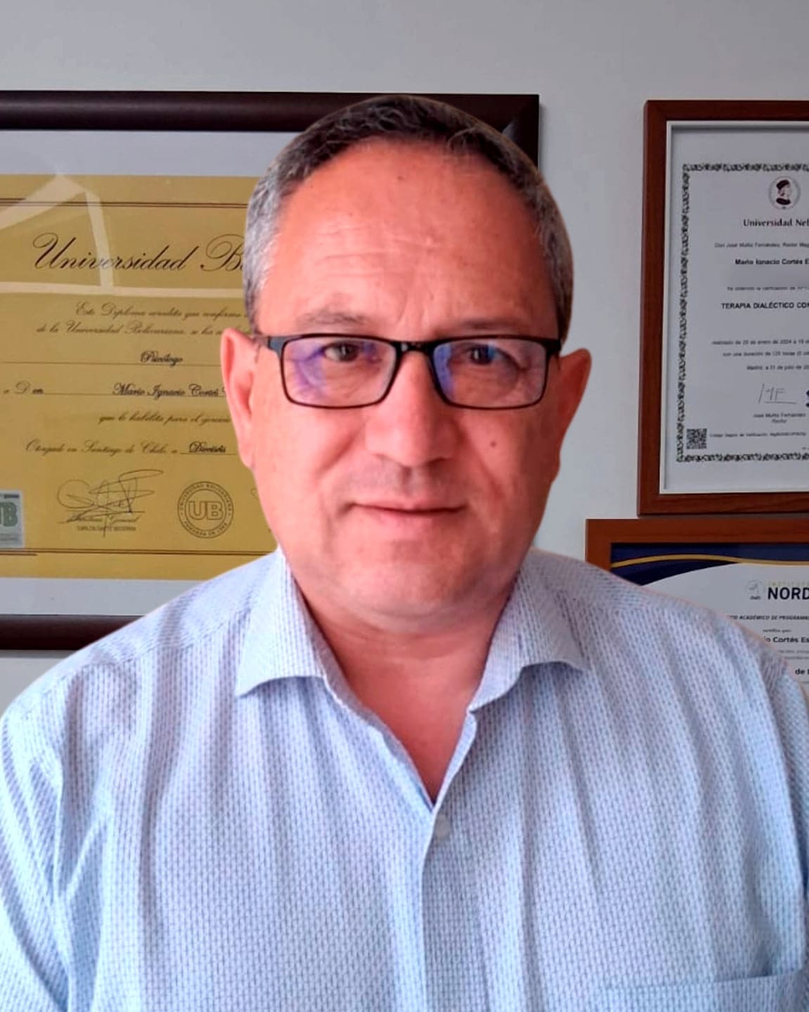 Mario Ignacio Cortés Espinoza en su consulta, Psicólogo Clínico · Hipnoterapeuta · Master Reiki